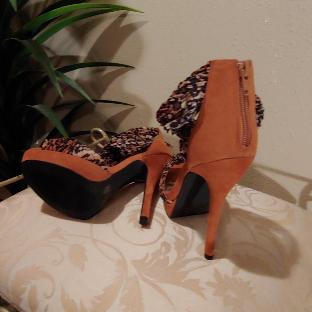 CHARLOTTE RUSSE SHOES - Picture 3 of 4